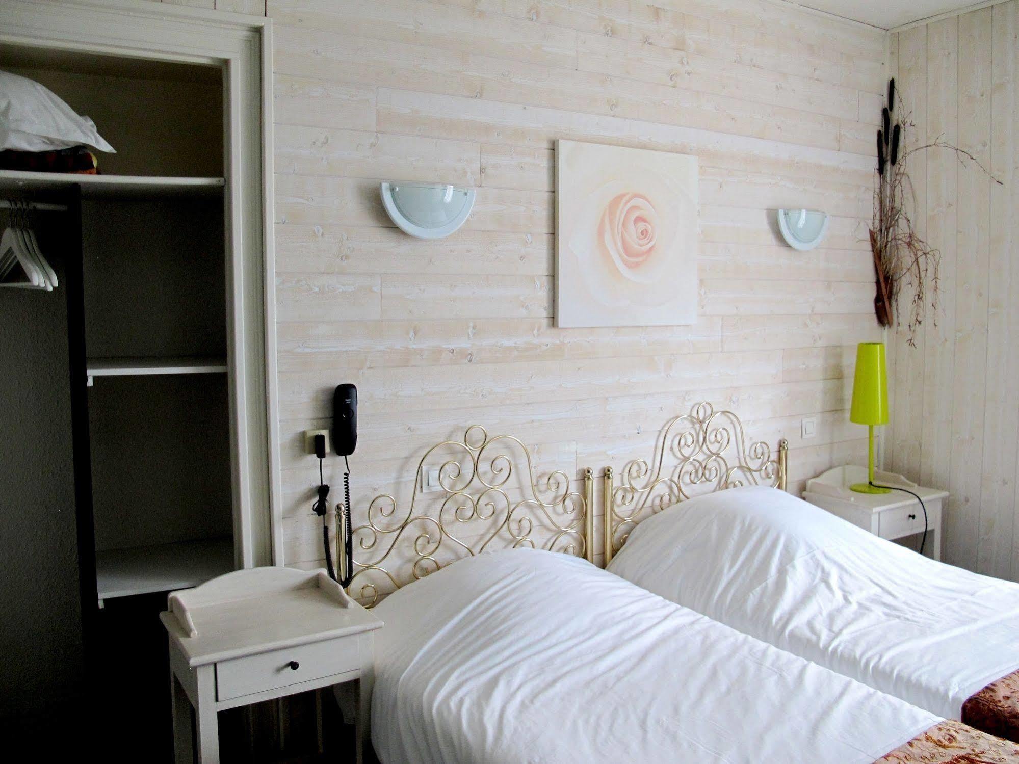 Logis Deshors-Foujanet Hotel Chamboulive Exterior photo