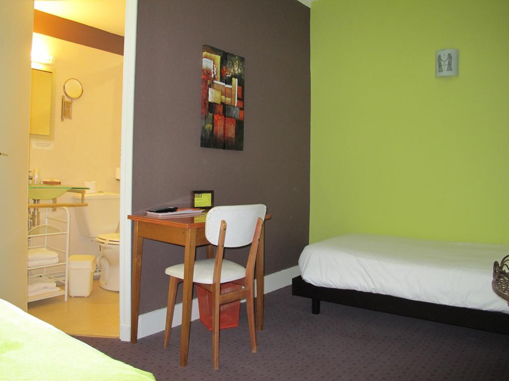 Logis Deshors-Foujanet Hotel Chamboulive Room photo