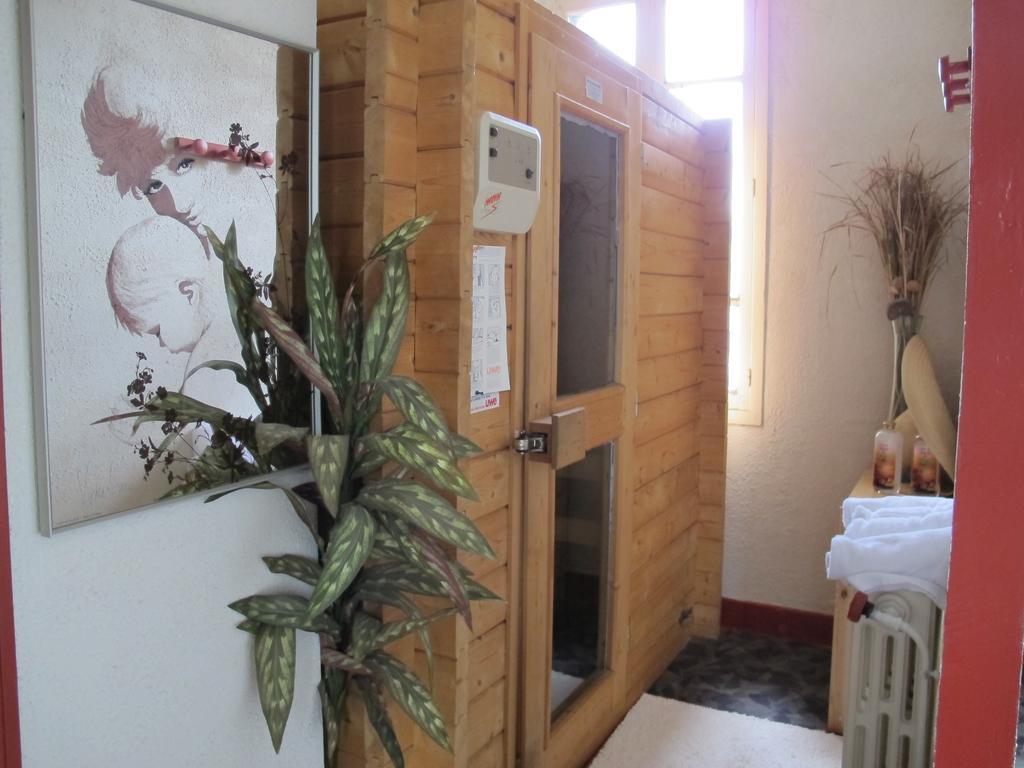 Logis Deshors-Foujanet Hotel Chamboulive Exterior photo